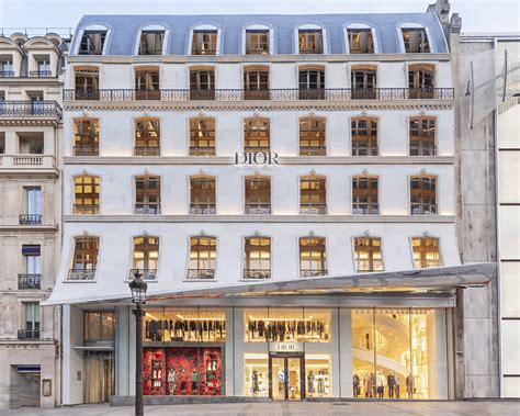 Dior stores Paris